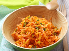 Salade toute orange de carottes râpées, mimolette et orange