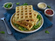 Salade de chèvre chaud, velouté de carottes, gaufres de légumes au bacon, salade de butternut rôtie, poulet en croûte de moutarde : le menu de la semaine du 17 au 21 octobre