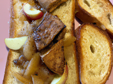Fricassé de pommes à la graisse de foie gras et toast de foie gras sur pain d'epice