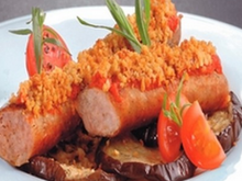 Chipolatas gratinées sur lit d'aubergine
