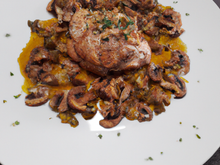 Chapon aux cèpes et aux noix