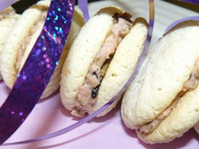 Petits macarons à l'aubergine et tamara