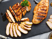 Poulet au barbecue : cette marinade change tout et le rend incroyablement savoureux