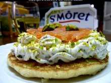 Blinis au St Morêt et saumon fumé