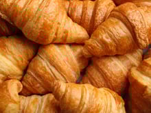 Il vous reste des croissants ? Testez cette recette de gâteau anti-gaspi, top pour le goûter