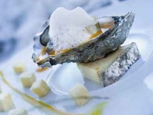 Huîtres tièdes sur coulis de potimarron à l'écume de Tomme de Savoie