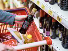 Comment reconnaitre une bonne sauce soja d'une mauvaise ? Cette astuce va changer le goût de vos plats !