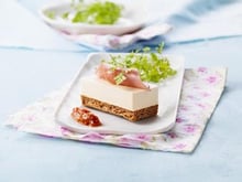 Parfait au Elle & Vire Le Fromage à la crème, Biscuit au sésame