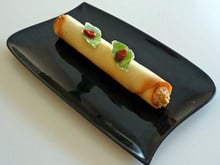 Cigarette russe à la mousse de thon et au sorbet poivron