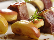 Brochettes sucrées-salées de magret de canard aux pommes Antarès