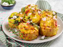 Ni pâte brisée ou feuilletée : voici comment réaliser des petites tartelettes pour l’apéritif avec votre moule à muffins !