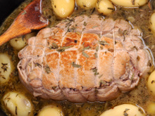 “Ces petits trucs donnent plus de goût et de saveur” : Cyril Lignac dévoile ses astuces pour un rôti de veau parfait