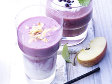 Smoothie aux myrtilles sauvages à la noix de coco