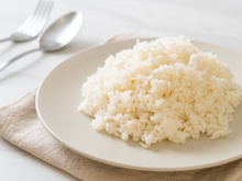Trop sec ? Voici une astuce pour redonner une texture agréable à votre riz de la veille !
