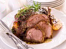 Agneau de lait ou agneau traditionnel : lequel choisir à Pâques ? Voici la réponse d’un Meilleur Ouvrier de France !