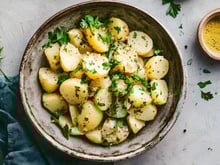 "Vous allez devenir accro” : adoptez cette salade de pommes de terre rapide et facile à préparer pour les beaux jours !