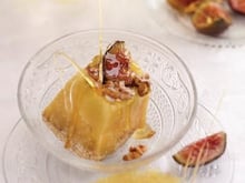 Figues caramélisées aux noix et tuiles de vieux cantal