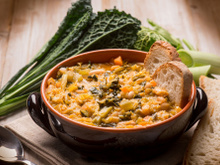 Connaissez-vous la Ribollita, une soupe italienne délicieuse et économique à faire avec du pain rassis ?
