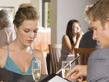 Les 5 trucs qui nous agacent au resto quand on est une femme