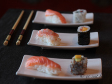 Ura-maki saumon, mangue et coriandre