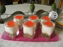 Pana cotta sur lit de lemon curd et rehaussè de perles de pamplemousse