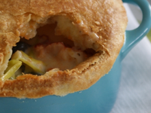 Cocotte lutée de homard aux petits légumes et aux trompettes de la mort