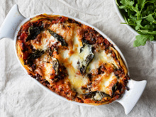 "Voici des lasagnes sans viande mais tout aussi bonnes" : Cyril Lignac partage sa recette végétarienne absolument irrésistible !