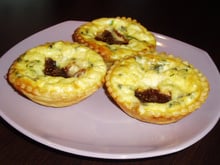 Tartelettes feuilletées aux figues et roquefort
