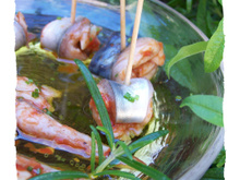 Lisettes marinées au vinaigre et pulpe de tomate, poivron et piment d'Espellette