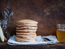 Pancakes aux farines de sarrasin, pois chiches et noix de coco