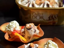 Corolle façon pêche Melba et glace Carte d'Or® façon glacier saveurs Amande et vanille