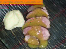 Magret de canard au four et sa sauce aux fruits exotiques