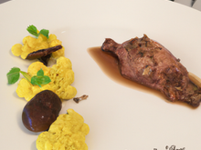 Chapon au foie de canard, champagne et morilles