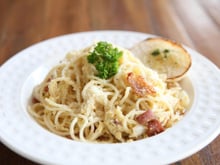 Sauce carbonara au fromage râpé