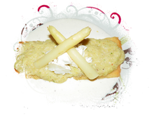 Velouté d'asperges, sablé au parmesan, sauce ricotta