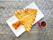 Sapin feuilleté au Société à Tartiner et confit d’échalote