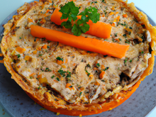 Tourte au poulet mariné aux épices et aux carottes