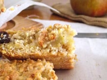 Petits carrés de pommes-poires à la cannelle aux flocons d'avoine et miel