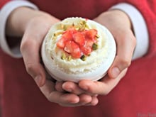 Vacherins à la fraise en forme de paniers