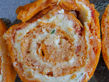 Roulés à la tomate, fromage ail et fines herbes