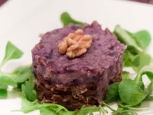 Parmentier de vitelotte, champignons sur son émietté de canard confit