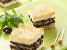 Mini-croque au concassé d'olives noires et à la sardine