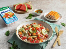 Salade d’été au surimi, concombre, pastèque, feta et menthe