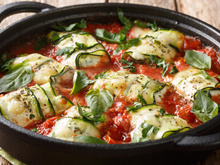 Marre des courgettes à la poêle ? Essayez cette recette de roulés à la ricotta et au parmesan