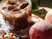 Confiture de pêches jaunes, entre tajines, pastillas et pâtisseries orientales.