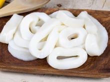 “3 ingrédients pour une belle recette d’été en octobre” : Laurent Mariotte propose une recette pour se régaler simplement avec des calamars !