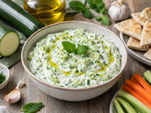 Tzatziki de courgettes : la variante ultra-fraîche prête en 5 minutes chrono que vous allez adopter tout l'été !