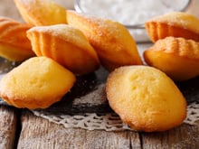“Ma recette pour réaliser de jolies madeleines ultra-moelleuses” : Christophe Michalak  partage le goûter idéal pour les enfants