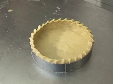 Chiqueter une pâte à tarte