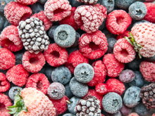 Les fruits rouges surgelés sont-ils aussi intéressants que les frais ? Voici la réponse